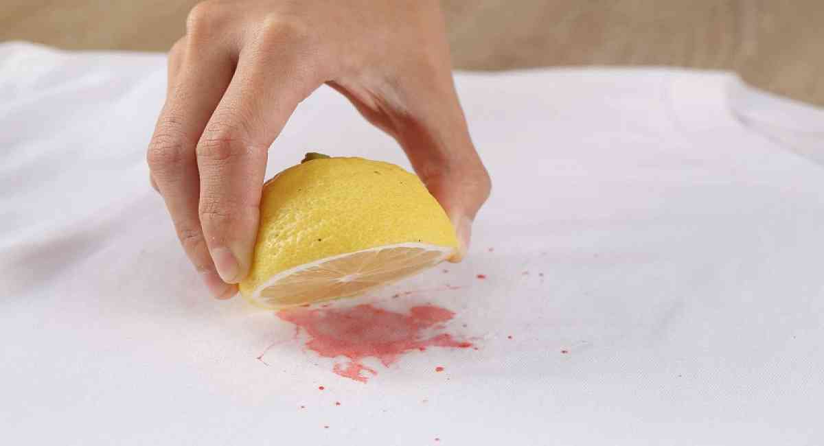 21 cách tẩy vết bẩn trên áo trắng không cần giặt siêu tiết kiệm