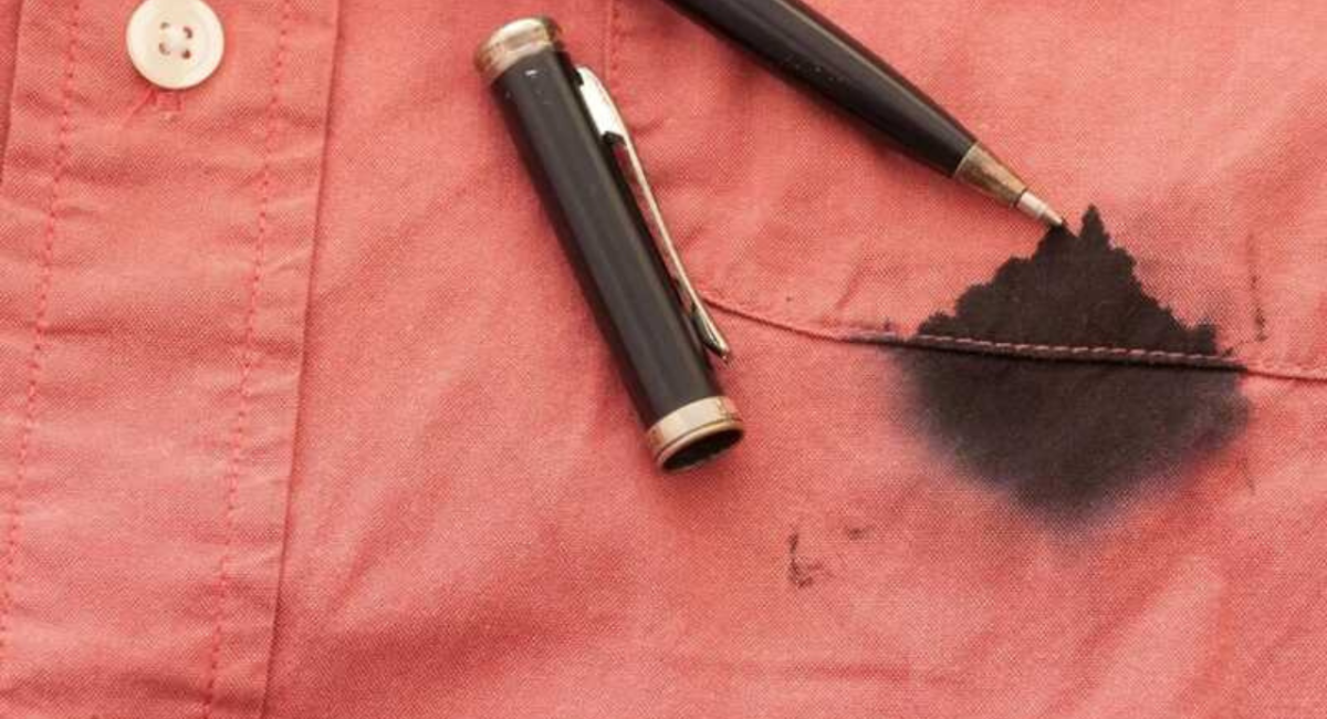 10 cách tẩy vết mực bút lông trên quần áo màu nhanh trong tích tắc