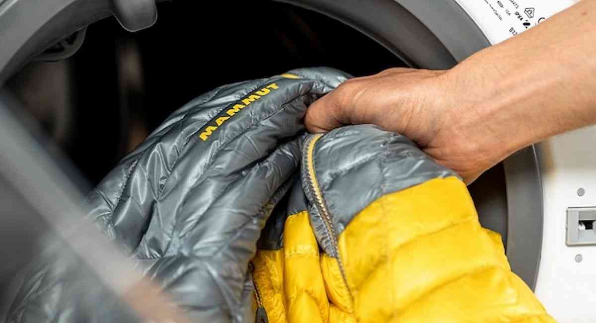 Giặt áo phao bằng máy giặt ở chế độ nào? Những lưu ý để giữ dáng áo đẹp, bền lâu