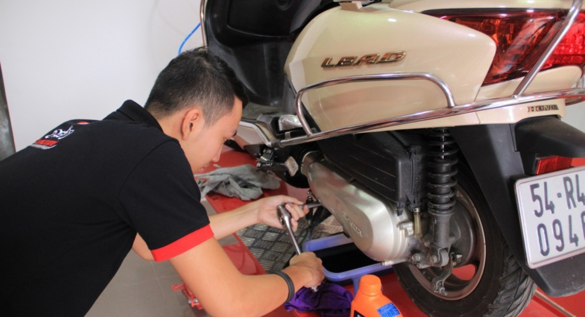 Xe tay ga bao lâu thay nhớt 1 lần? Loại nhớt nào là tốt nhất?